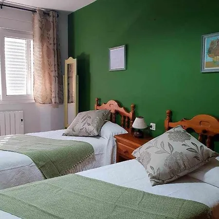 Enfrente Al Puerto, 4 Personas *